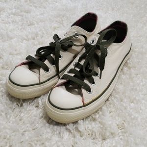 **SOLD**Low Top Converse
